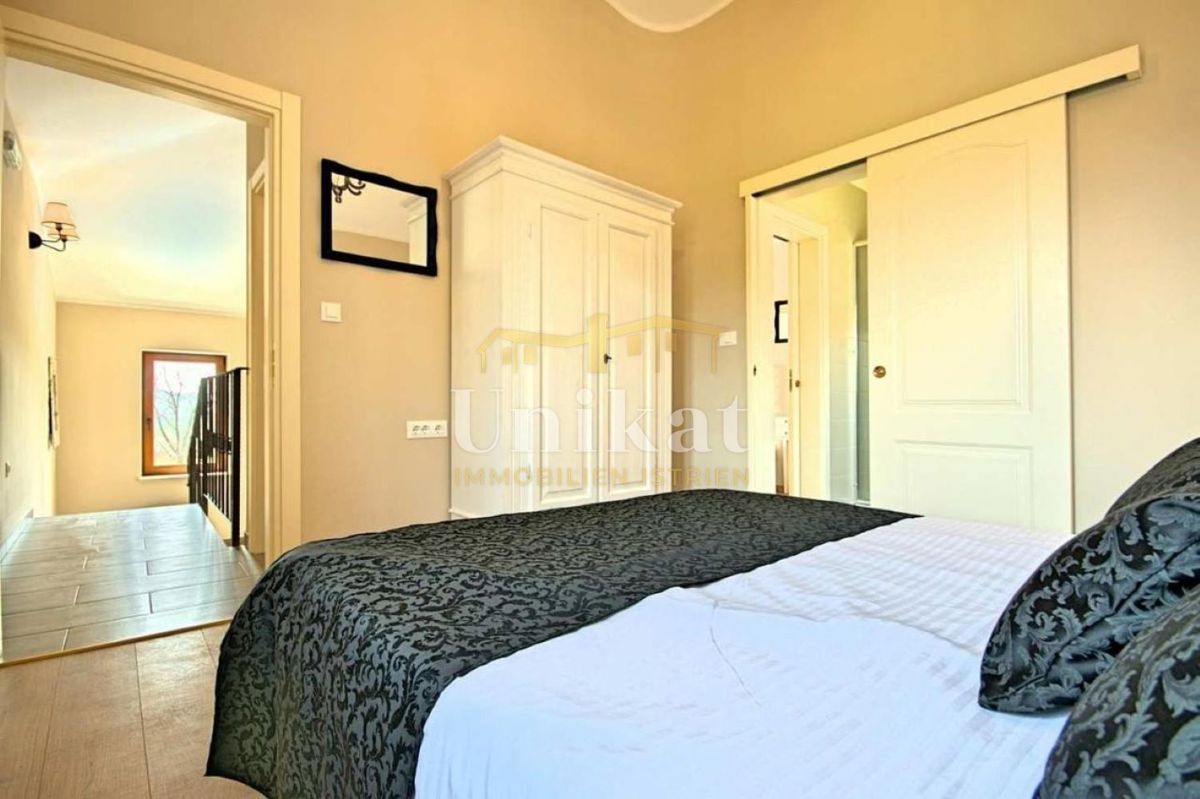 Hiša s bazenom blizu Poreča